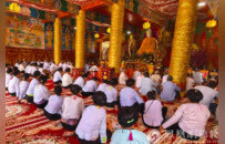 云南临沧南传佛教各县区佛寺举行“苏坦弄”祈福仪式
