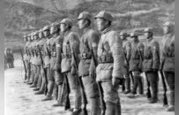 1939年，十几名八路军陷入重围，眼看一百多个伪军围了上来