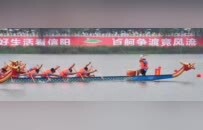 河南省中华轩辕龙舟大赛信阳举行，20支队伍竞速狮河水域