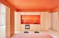 70㎡一居室用彩色方砖做饰面，空间颜值也很高