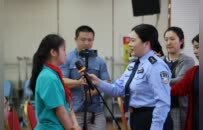 拒绝校园欺凌 守护少年的你!郑州市公安局开展法治宣传进校园活动