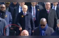普京的“核公文包”亮相红场，拎在保镖手中，却也时刻在总统身旁