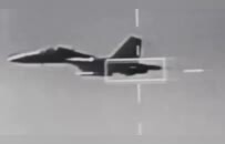 台湾F-16V“锁定”歼-16画面曝光，对解放军空军威胁多大？