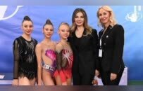 40岁俄罗斯体操皇后看学员训练，态度惹争议，被曝和普京已无关系