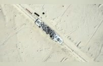 卫星拍到中国西北沙漠里一幕，美军心里有数，航母来了就夹起尾巴