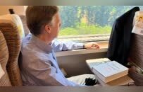 美国驻华大使坐高铁读书，敢写毛笔字，他读懂了什么样的中国？