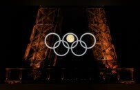 走出巴黎奥运开幕式体育场