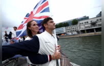 英国旗手致敬泰坦尼克号
