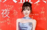 2025凤凰网主播红人盛典，哈尔滨红毯上演冰雪里的视觉盛宴