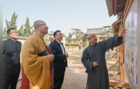 河北正定临济寺住持慧憨法师一行到菏泽临济草寺参访交流