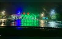 文旅局副局长直播间涌入大量游客求房，甘肃武都连夜腾出1600间校舍免费安置