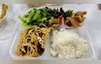 “近7000名游客挤爆区政府食堂，吃掉280盆米饭、超1500斤猪肉”