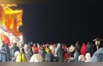 泰山凌晨游客摩肩擦踵如城市步行街，5元人民币“取景地”成爆火打卡点
