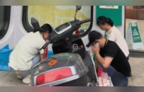 家属称重病妇女被要求“本人到银行”才能取款，办理业务过程中人突然去世，多方回应