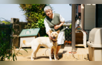 日本妈妈连生9个孩子，她每天洗35kg衣服，丈夫拼命赚钱养家，27年后两人分居了