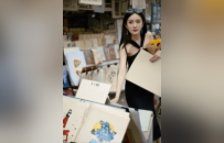 杨幂气质太绝！法式黑裙+披发红唇氛围感拉满，越来越有女人味
