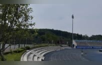 实探“化粪池吞人”事发校园，校方：井盖掉了后才盖木板，没有推卸责任