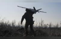 俄玩战场欺骗有绝招，地上画苏-57骗乌军弹药