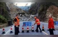 江西一国道因强降雨发生塌方，现场画面曝光