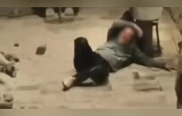 男子掉进西安兵马俑三号坑，目击者：有兵马俑被砸坏