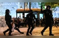 一觉醒来，巴黎又成了战区，原因让人哭笑不得