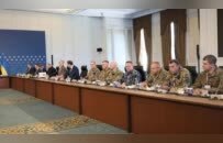 谈判草草结束，细看条件都够狠