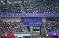 宿迁赛场现暖心一幕：朋友来了有好酒，洋河赠酒盐城球迷