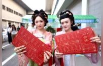 云龙“第二现场”燃爆苏超之夜：巨幕、美食与非遗织就城市狂欢
