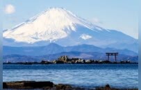 富士山下“0游客”的海滨小城，平等治愈每一位打工人