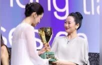 谁懂评委赵涛看向新晋国际影后辛芷蕾的眼神！