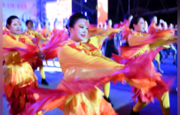 巴渝村舞燃动长江岸 涪陵美心红酒小镇演绎和美乡村新风尚