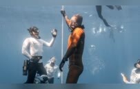 在海下百米感受“活着”的人