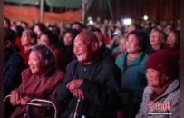 赣剧团走进江西余干乡村大舞台 赣韵悠扬“唱”乡情