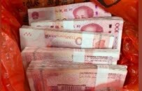 乘客5万元现金遗落车厢 南昌地铁工作人员20分钟成功找回