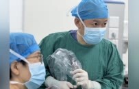 一枚金属零件击中颈部，二附院医生成功“拆弹”