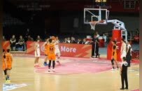 CBA俱乐部杯赛南昌赛区开赛！上海队取得开门红 南昌籍球员李弘权拿到13分