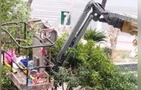 南昌青山湖区一广场因燃气施工致下水道盖板破损，老人小孩接连摔倒，塘山镇政府回应