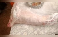 13岁女孩爬冰救人，被救男童家长：上门送酬金遭婉拒，留下羊羔肉感谢救命之恩