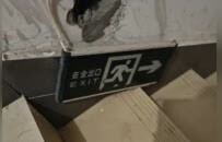 吉安吉州区宝华新城消防灯“失明”多年 居民摸黑出行心很慌