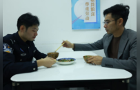 “爸，想吃你做的辣椒炒肉了！”父亲从江西老家赶到云南边境