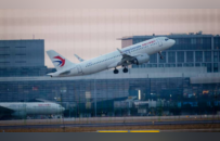 加速右转，高市将日本带向何处？