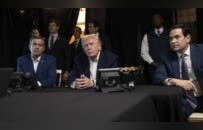 特朗普发布观看美军对委军事行动照片