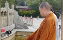 心安天下平：一名义工忆净因大和尚的点滴往事