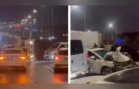 山东一高架路段路面结冰，多辆车连环撞，有的大半车身冲出桥面