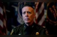 把抓人当表演的指挥官，“摄像机一来就兴奋”