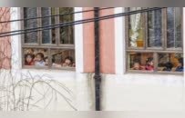 上海今天的雪下得很认真，雪景照刷屏