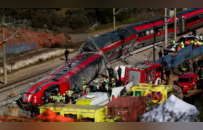 完美的“硬件”VS蹊跷的惨案：西班牙高铁相撞已致40死，几百米外发现乘客遗体