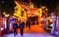 激光骏马奔腾而出！第40届秦淮灯会亮灯仪式感拉满！