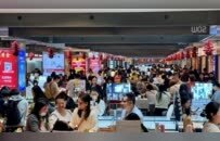 实探深圳水贝市场：银条溢价热销，有顾客花6万多元买银，商户称目前溢价普遍在每克3元以上