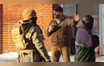 美媒逐帧还原明州枪击经过：现场画面与目击者证词均与官方通报相悖